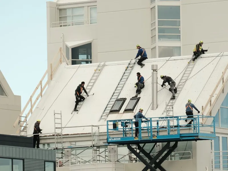 Best Roofers Near Me professional team